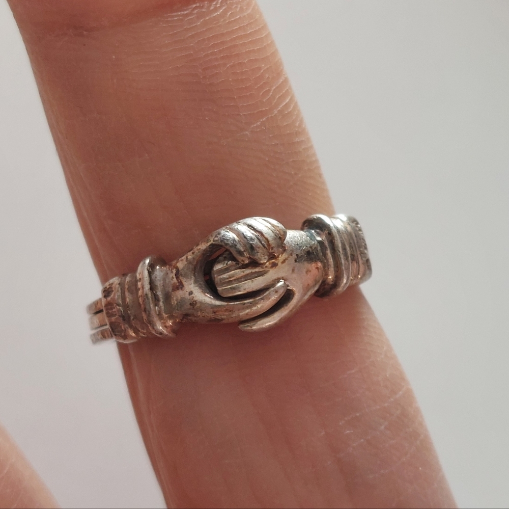 Vtg Rare 925 Sterling Fede Gimmel Clasped Hand Triple Band Bethrothal Ring 7.5 - Picture 3 of 8